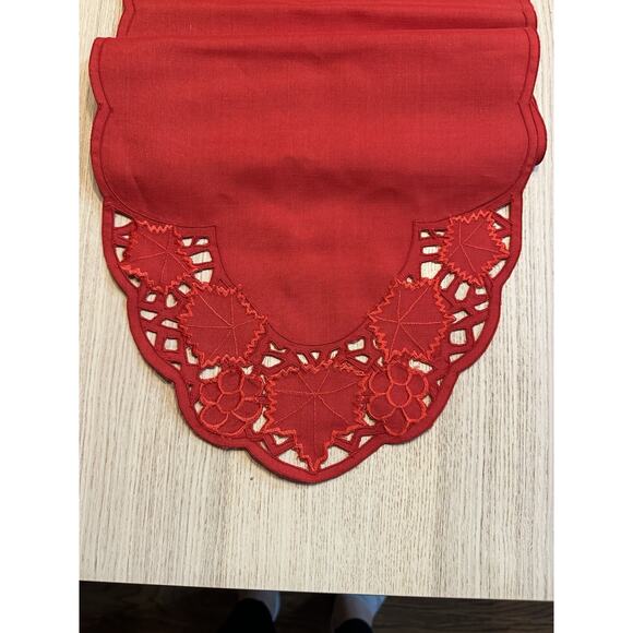 Vintage Red Christmas Table Runner Embroidered Cutwork Grapes and Leaves 13x72 - Picture 1 of 5